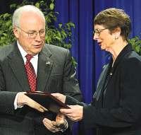 photo of Vice President Dick Cheney presenting award to SSM Health Care