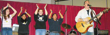 photo of youth leading others in song with keynote speaker Steve Angrisano