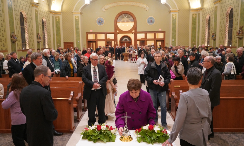 People waiting to venerate a relic of St. John Paul II