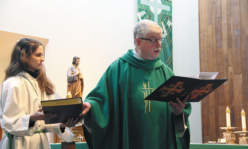 Pastor installed at Nativity of the Lord Parish