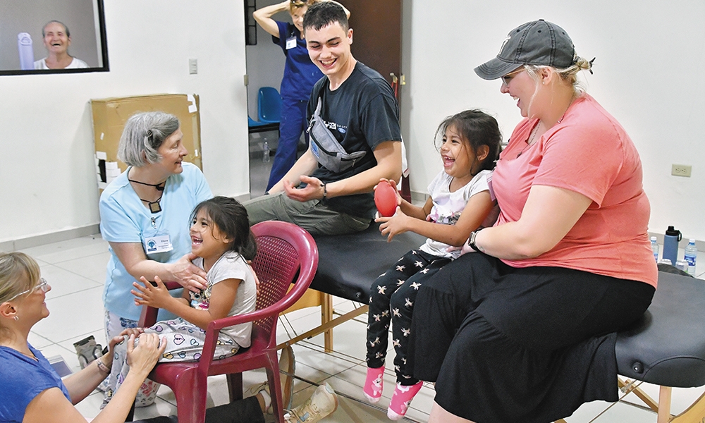 Area missionaries serve people in El Salvador